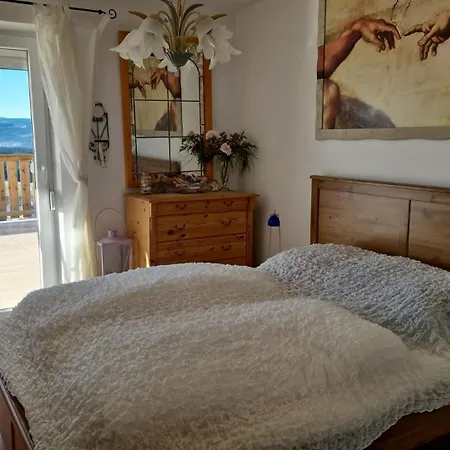 Grosses Ferienwohnung Mit Wunderschoener Terrasse Und Aussicht Bobrach